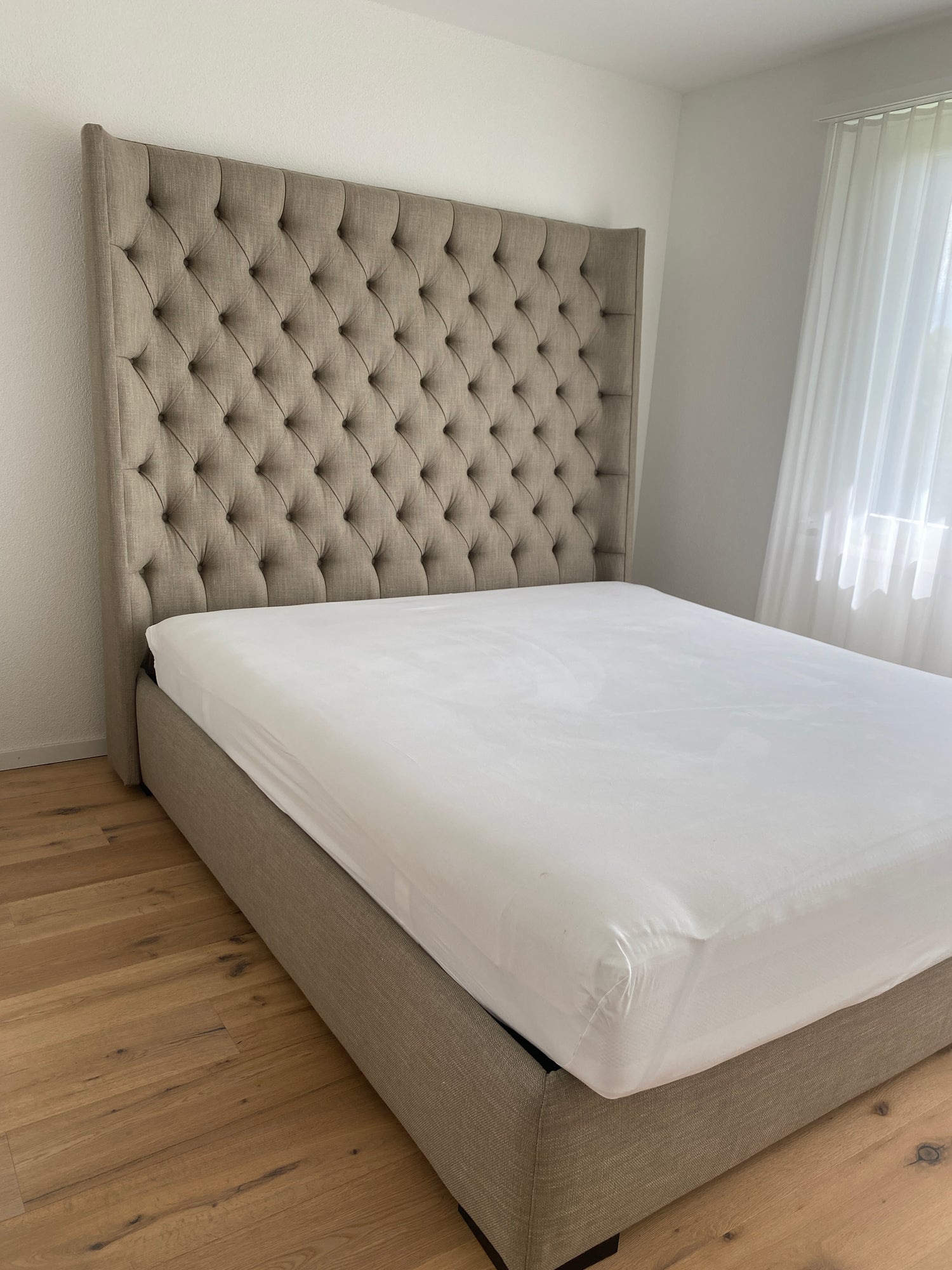 MERIDIANI Bett Turman 200 x 225 - Ausstellungsmodell