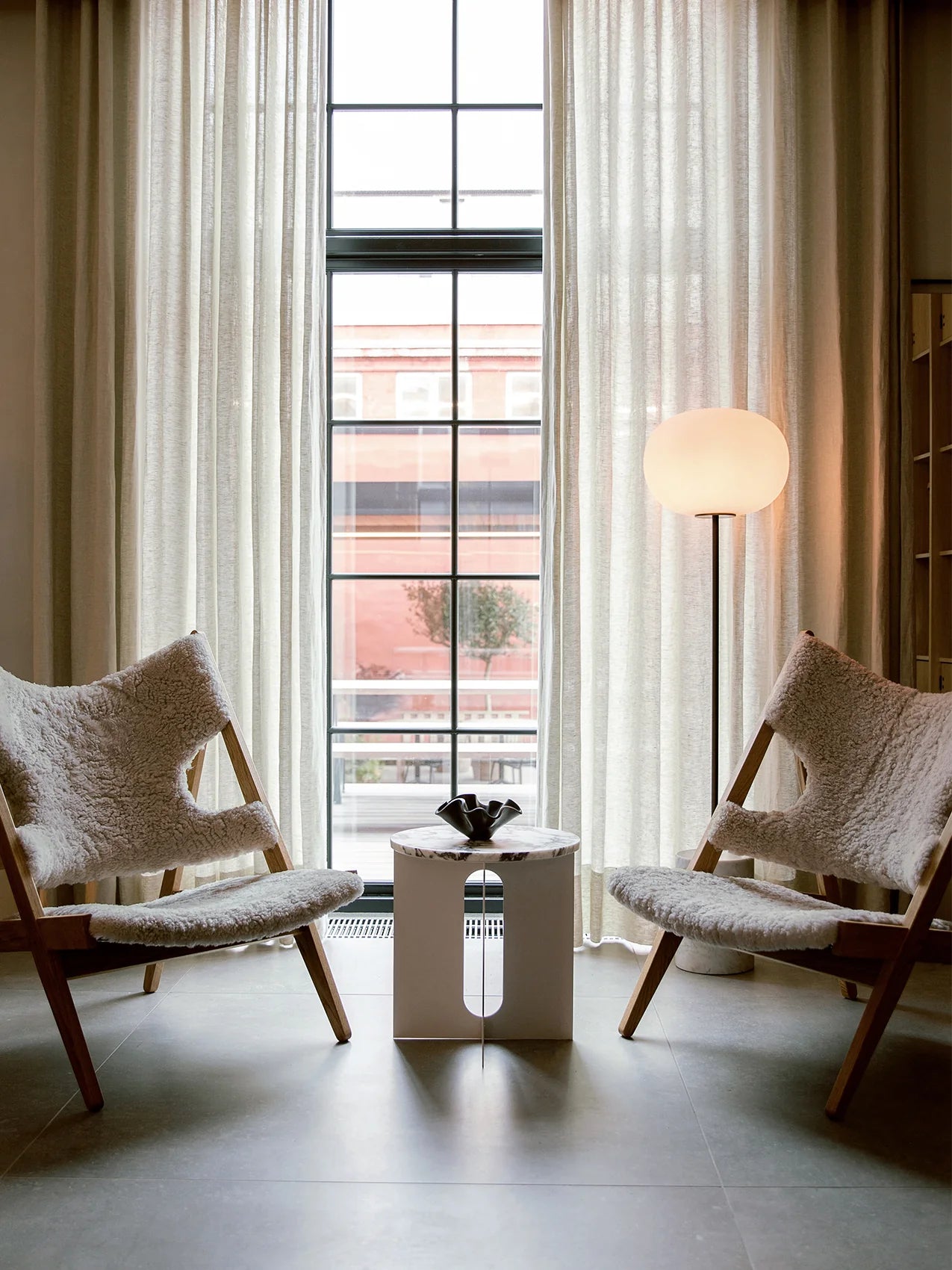 Audo Copenhagen, Knitting-Lounge-Sessel, Schaffell