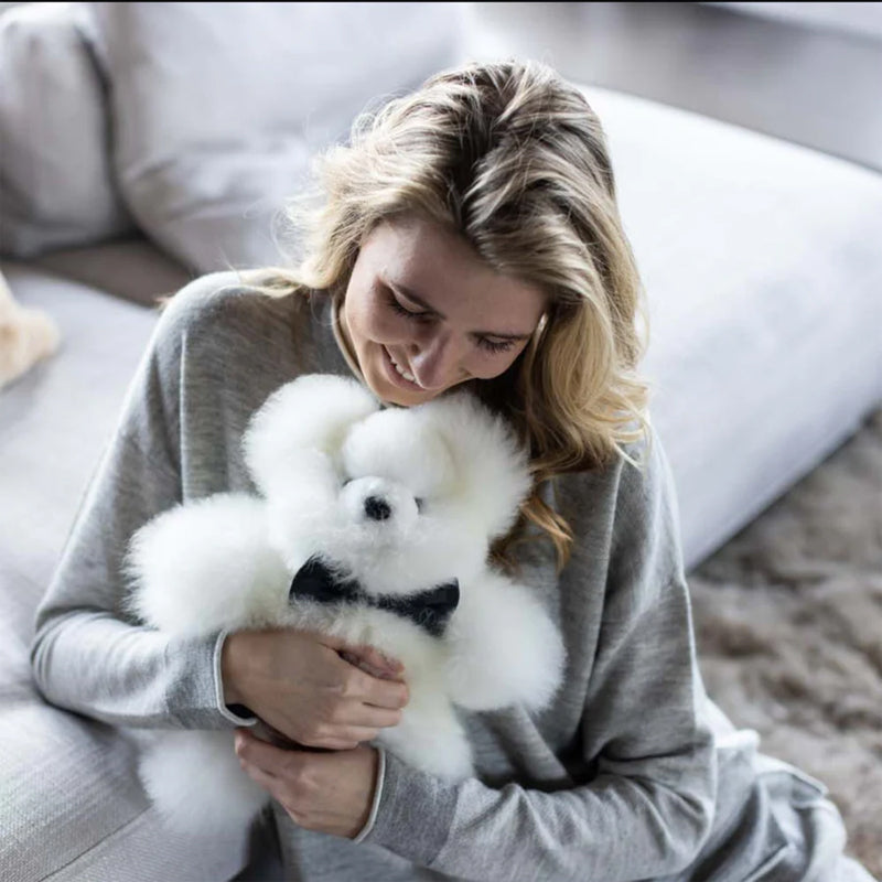 WEICH Teddybär aus nachhaltigem Alpakafell in der Farbe Silver Grey.