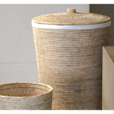 Decor Walther Waeschebehaelter aus hellem Rattan.