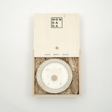 Mon Dada Urban Candle Small Duftkerze in Betonbehälter in Geschenkbox aus Holz