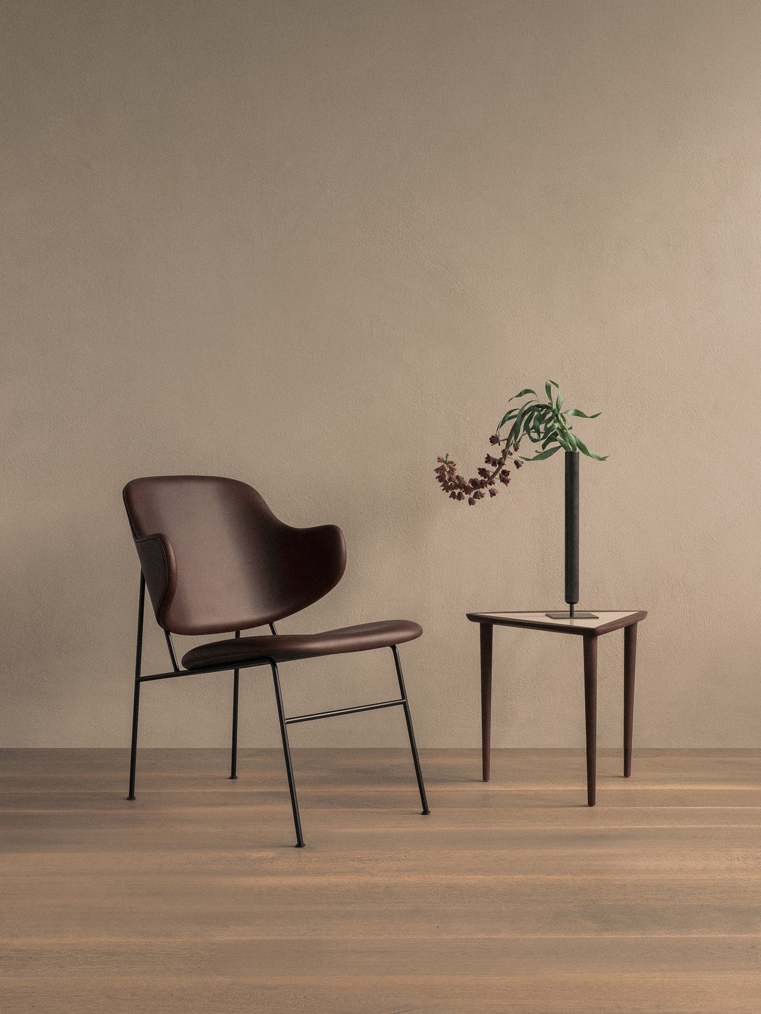 Audo Copenhagen, Pinguin-Lounge-Sessel, vollständig gepolstert