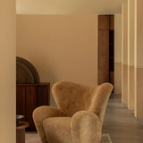 Audo Copenhagen, The Tired Man, Lounge-Sessel, Schaffell