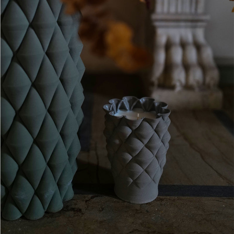 Calming Park Duftkerze in Keramikbehälter handgefertigt von Fornice Objects. 