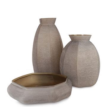 Guaxs Karakol Schale und Vasen in verschiedenen Grössen in der Farbe Smokeygrey.