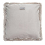 Rückseite vom Alpakafellkissen "NUBE" in der Farbe Silver Grey von WEICH.