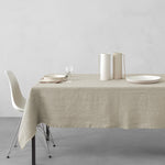 Tischdecke aus Abace in Beige/Mastice von Limonta. 