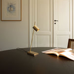 Trizo Aude Design-Leseleuchte in Brass. 