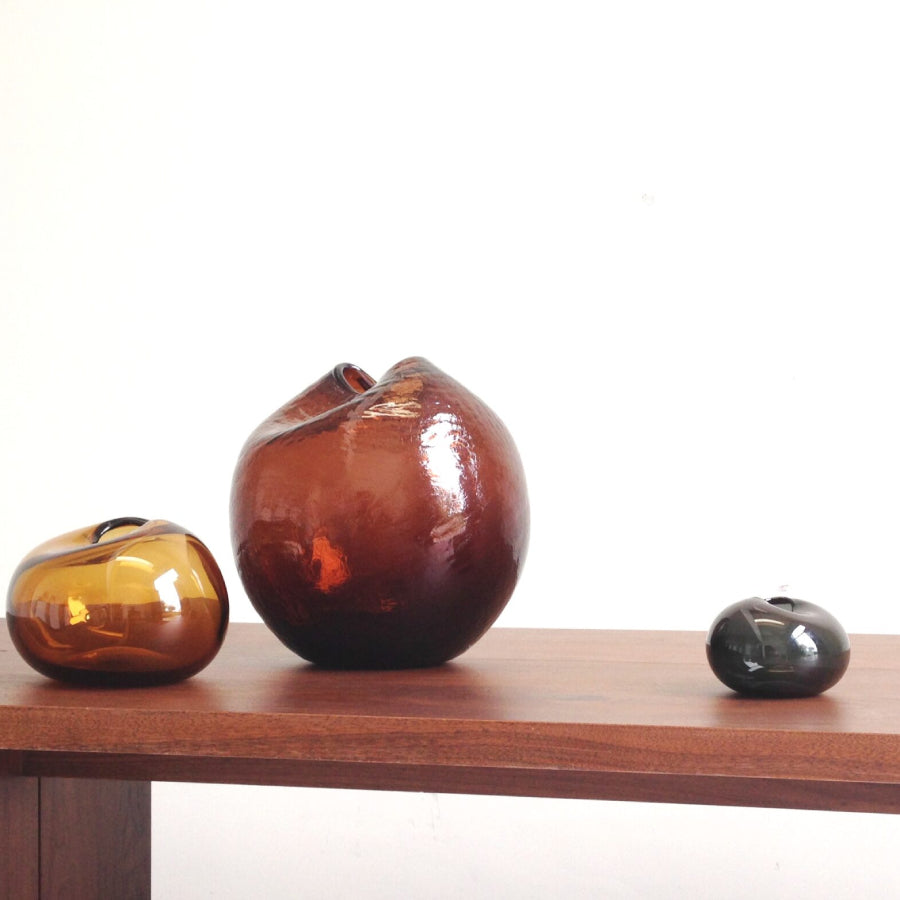 when objects work Vase pepples aus Glas, handgefertigt von Kate Hume