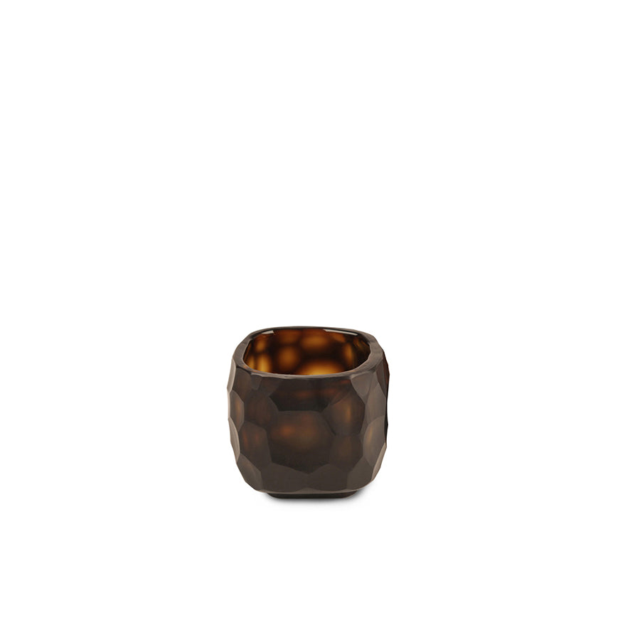 Guaxs Yava Teelicht von Hand geschliffen in Butter Brown.