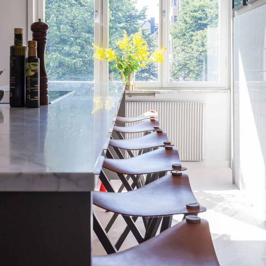 Per-Söderberg-Barhocker-No-Early-Birds-Naturleder
