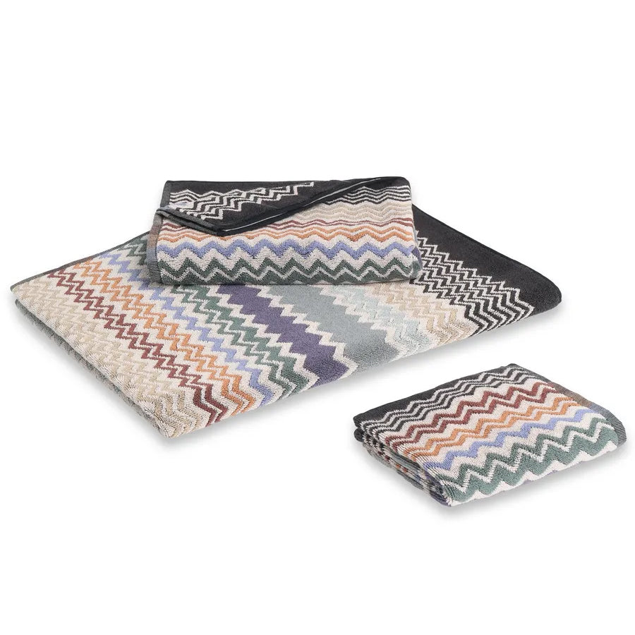 Missoni Handtücher mit verschiedenen Farben im Chevron-Muster