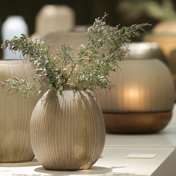 Vase Nagaa in Smokegrey von Guaxs