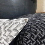 nataylimon-kissen-marcello-beige-black