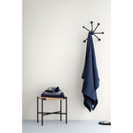 the-organic-compay-badetuch-bit-waffle-blau